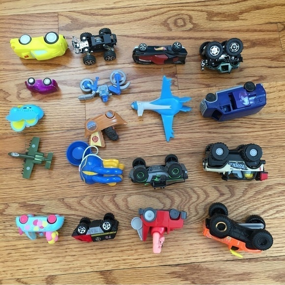 Lots of 18 toy small Cars Vehicles - Picture 6 of 13